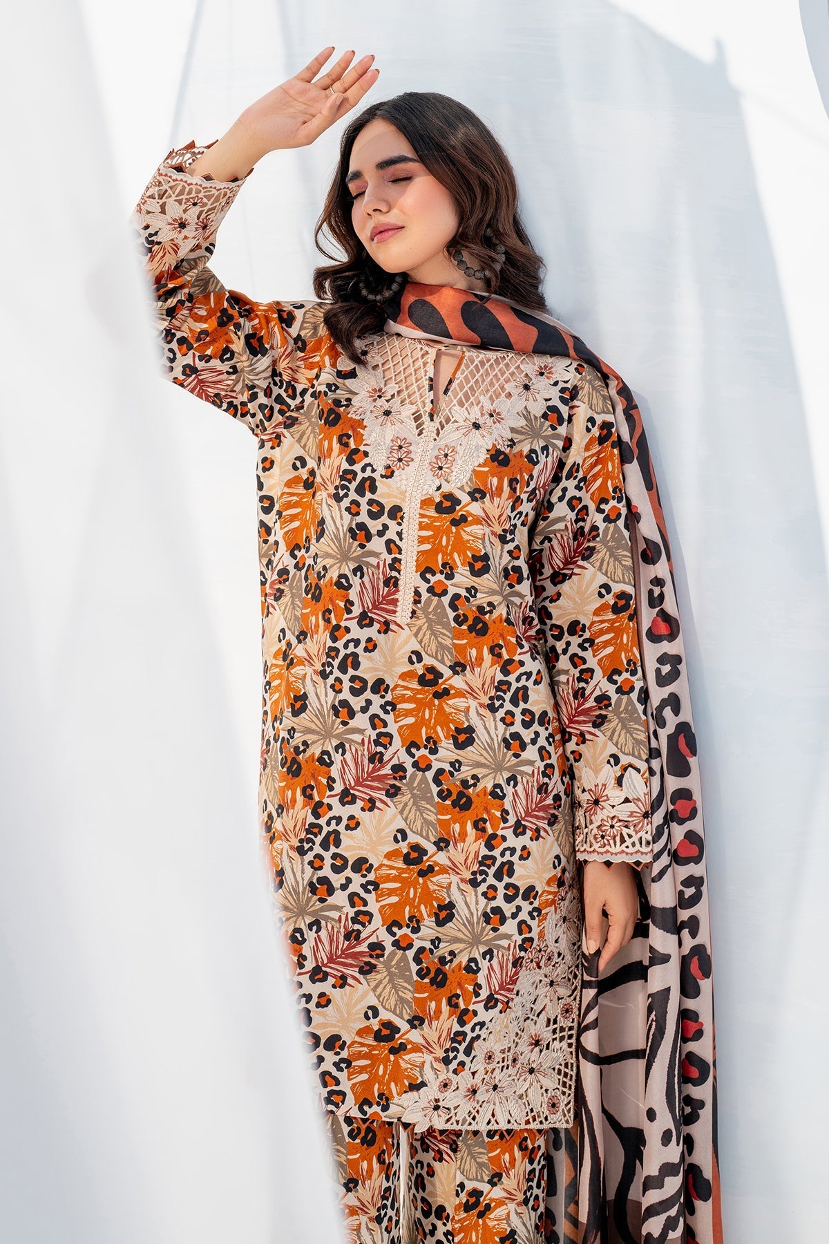 BAROQUE 3PC KARANDI PRINTED SHIRT WITH KARANDI PRINTED DUAPTTA AND TROUSER - 1702